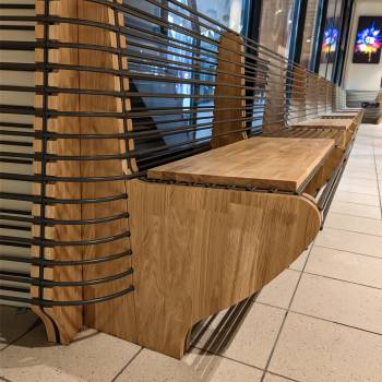Masīva ozola un krāsota metāla soli Stockmann universālveikalā